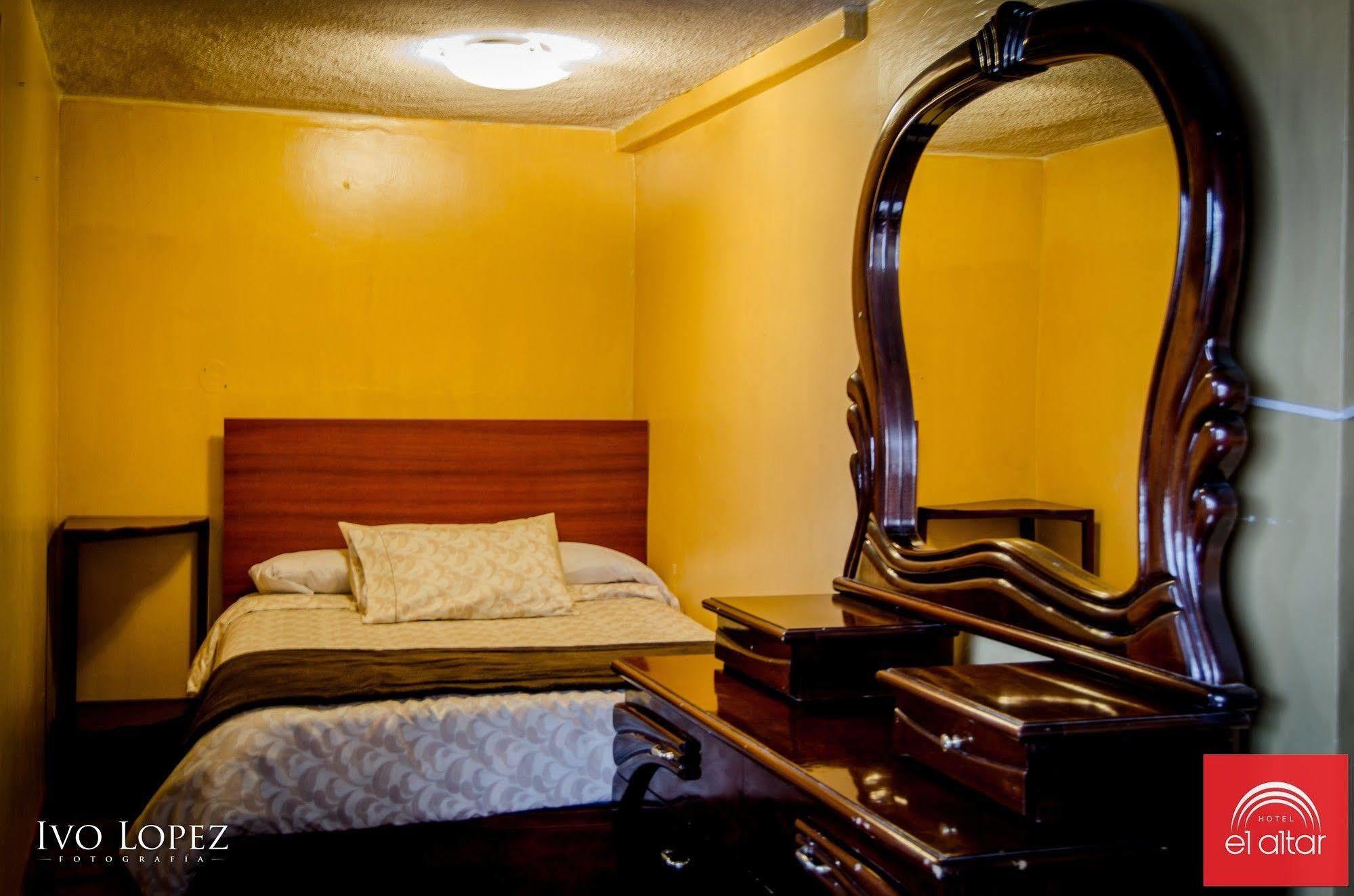 Hotel El Altar Riobamba Bagian luar foto